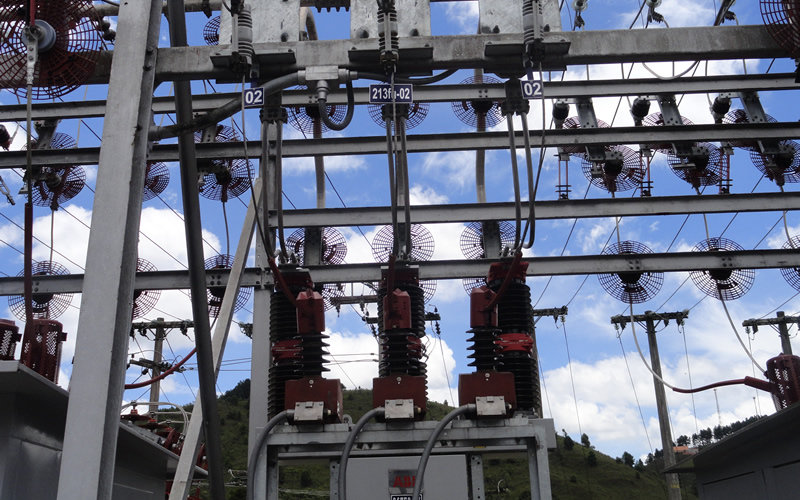 [Disjuntores/Alimentadores de Média Tensão e Alta Tensão nas Classes de Tensão 15 KV a 440 KV]